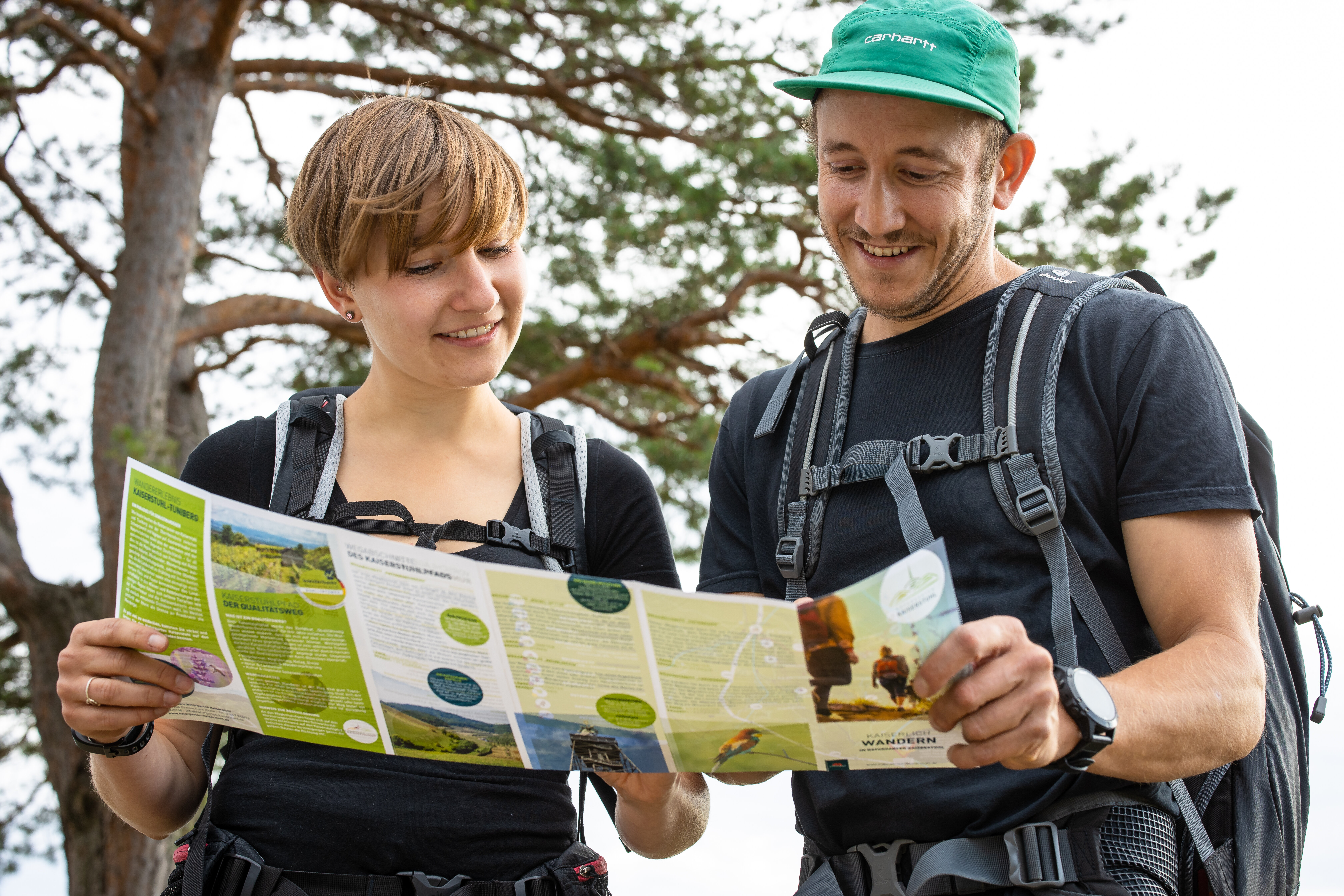 paar mit wanderkarte | © NGK/Schröder-Esch